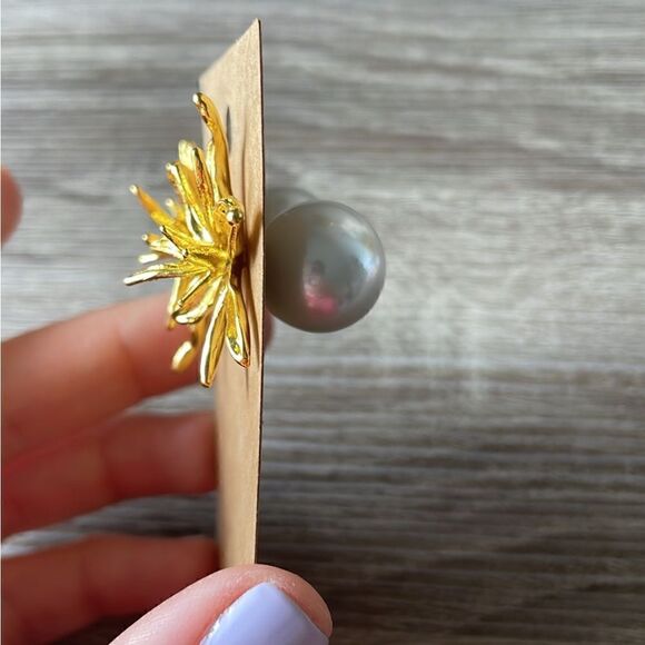 Flower with pearl on the back earrings A55 - Picture 6 of 6